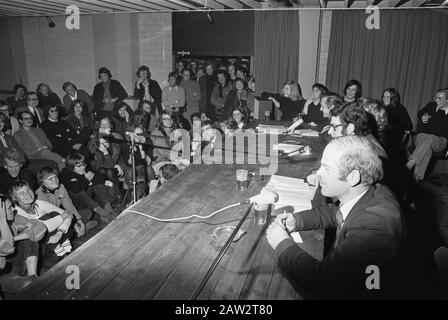 Politische Diskussion im Studentenzentrum Uilenstede Amstelveen, Überblick Datum: 27. November 1972 Ort: Amstelveen, Noord-Holland Schlüsselwörter: Diskussionen, Charts Stockfoto