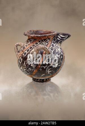Minoan Kamares Ware sprießt Krug mit polychromen Dekorationen, Phaistos 1800-1650 v. Chr.; Archäologisches Museum Heraklion. Dieser Töpferstil ist benannt Stockfoto