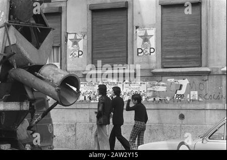 Portugal, Politik, Straßen usw.; Straßenszenen in Lissabon Datum: 11. Februar 1975 Ort: Lissabon, Portugal Schlüsselwörter: Politik Stockfoto