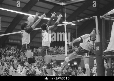 Vorolympisches Volleyballturniere in Amsterdam; Netherlands-Griechenland 3-1. Rob Grabert in Aktion Datum: 31. Januar 1988 Ort: Amsterdam, Noord-Holland Schlagwörter: Sport, Volleyball Personenname: Grabert Rob Stockfoto
