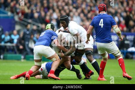 Joe Marler aus England & Maro Itoje aus England gestoppt von Gregory Alldritt aus Frankreich Frankreich gegen England, Guinness 6 Nations Rugby Union, Stade de Franc Stockfoto