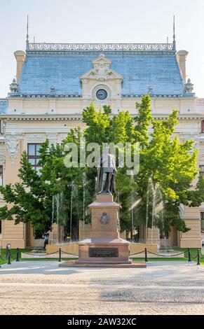 Iasi City Hall im Roset-Roznovanu-Palast in Iasi, Rumänien. Ein Wahrzeichen von Iasi an einem sonnigen Sommertag mit blauem Himmel. Iasi historische Monume Stockfoto