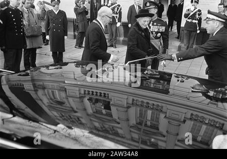 Präsident Heinemann und seine Frau wurden von Bürgermeister Samkalden am Wohnsitz Amsterdam empfangen Datum: 24. November 1969 Ort: Amsterdam, Noord-Holland Schlüsselwörter: Ehepartner, offizielle Wohnsitze, Geschenke, Name der Einnahmeperson: Heidemann, Gustav Stockfoto