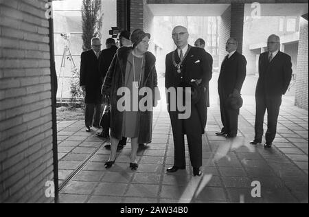 Präsident Heinemann und seine Frau wurden von Bürgermeister Samkalden am Wohnsitz Amsterdam empfangen Datum: 24. November 1969 Ort: Amsterdam, Noord-Holland Schlüsselwörter: Ehepartner, offizielle Wohnsitze, Geschenke, Name der Einnahmeperson: Heidemann, Gustav Stockfoto