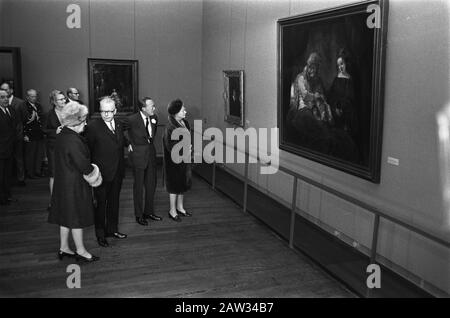 Präsident Heinemann und seine Frau, Königin Juliana und Prinz Bernhard besuchen Rembrandt-Ausstellung Adam Datum: 27. November 1969 Ort: Amsterdam, Noord-Holland Schlüsselwörter: Besuch, Königinnen, Präsidenten, Ausstellungen Personenname: Bernhard, Fürst, Heidemann, Gustav, Juliana (Königin Niederlande) Stockfoto