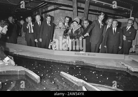 Staatsbesuch Präsident Tito von Jugoslawien Präsident Tito und seine Frau, Ihre Majestät Königin Juliana und Prinz Bernhard besuchen Hydraulics Laboratory in Delft Datum: 21. Oktober 1970 Standort: Delft, Zuid-Holland Schlüsselwörter: Besuch, Königinnen, Labors, Präsidenten Personenname: Bernhard, Prinz, Juliana, Königin, Tito, Josip Broz Stockfoto