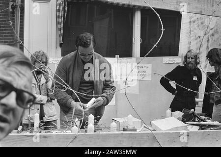 Jahrestag, Amnesty International Barbed Camp in Delft Datum: 28. Mai 1971 Ort: Delft, Zuid-Holland Schlüsselwörter: Jahrestage, Kerzen, Menschenrechte, Stacheldraht Stockfoto