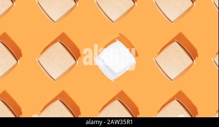 Satz von braunen Papierschachteln. Stockfoto