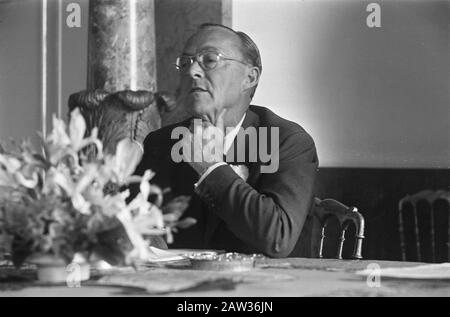 Prinz Bernhard hielt Pressekonferenz in Soestdijk, Material Dutch Civilization an der Harvard University, Prinz Bernhard Date: 30. Mai 1967 Ort: Soestdijk Utrechter Schlüsselwörter: Pressekonferenzen, Princes Person Name: Bernhard, Prince Stockfoto