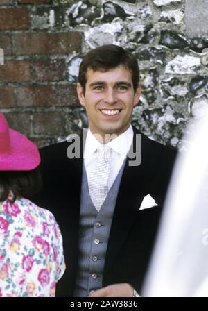 HRH Prinz Andrew Herzog von York nimmt an der Hochzeit von Carolyn Herbert, Highclere, Somerset, England, Juli 1985 Teil Stockfoto