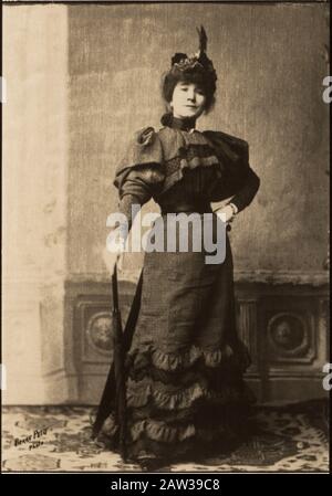 1890 Ca, FRANKREICH: Die italienischstämmige französische Malerin JUANA ROMANI (* um 1867; † 1924). Foto von Pierre Petit, Paris. War auch ein gefeierter Künstler Stockfoto