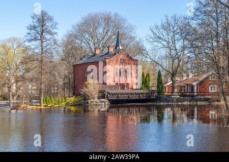 Altes Kraftwerk an einem Fluss in Tidaholm, Schweden Stockfoto