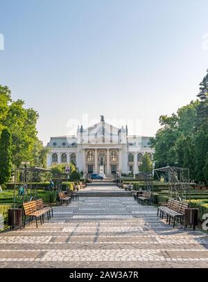 Iasi, Rumänien - 6. August 2019: Nationaltheater Iasi in Iasi, Rumänien. Das älteste Nationaltheater und eines der angesehensten Theatereinrichtungen Stockfoto