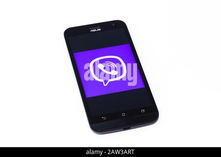 Kouvola, Finnland - 23. Januar 2020: Logo der Viber App auf dem Bildschirm des Smartphones Asus Stockfoto
