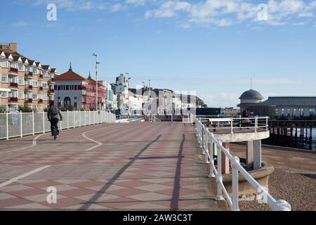 Spezielle Radwege entlang der Küste zwischen St Leonards on Sea und Hastings, East Sussex, Großbritannien Stockfoto