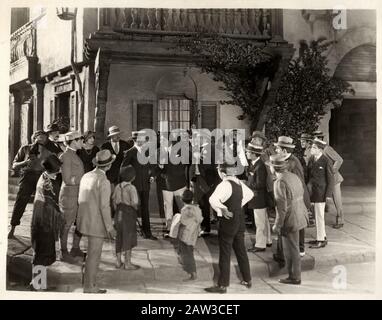 1925, HOLLYWOOD; USA: Der italienische Stummfilmschauspieler RUDOLPH VALENTINO (* um die Zeit von Joseph Henabery in einem Stück von Martin; † 1926) im Film COBRA von Joseph Henabery Stockfoto