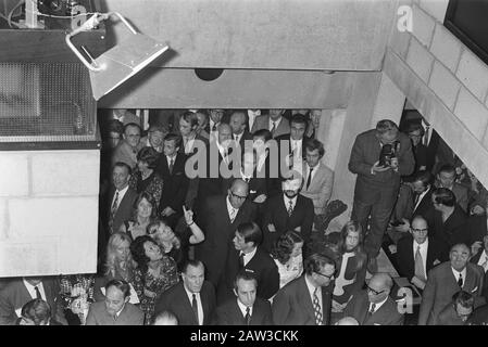 Prinz Claus eröffnet neues Hauptquartier Centraal Beheer in Apeldoorn Datum: 1. November 1972 Ort: Apeldoorn, Gelderland Schlüsselwörter: Hauptsitz, Löcher, Princes Personenname: Centraal Beheer, Claus, Prince Stockfoto