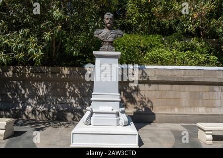 Büste des russischen Kaiser Nikolaus II. Im Livadia Palast an einem sonnigen Tag, der Krim. Stockfoto