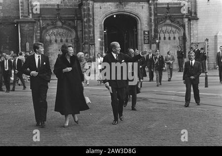 Prinz Claus anlässlich des 60. Jahrestags in der Nieuwe Kerk in Amsterdam; Prinz Claus CS spazieren danach zum Königspalast Datum: 6. September 1986 Standort: Amsterdam, Noord-Holland Schlüsselwörter: Kirchen, königliche Paläste, Prinzenname: Claus, Fürst Stockfoto