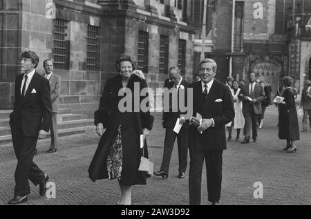 Prinz Claus anlässlich des 60. Jahrestags in der Nieuwe Kerk in Amsterdam; Prinz Claus CS spazieren danach zum Königspalast Datum: 6. September 1986 Standort: Amsterdam, Noord-Holland Schlüsselwörter: Kirchen, königliche Paläste, Prinzenname: Claus, Fürst Stockfoto