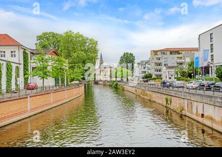 Innenstadt von Bad Kreuznach, Fluss Nehe davor Stockfoto