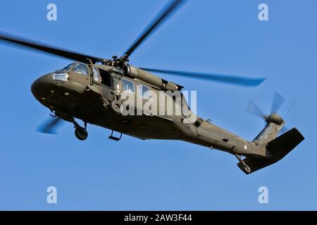 Grave, NIEDERLANDE - SEP 17, 2014: US Army UH-60 Black Hawk Hubschrauber im Flug. Stockfoto