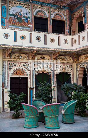 Indien, Rajasthan, Shekhawati, Mandawa, Innenhof des Hotel Shahi Palace, neu restauriertes Kulturhotel Stockfoto