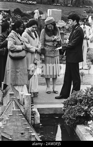 Präsident Ziaur Rahman aus Bangladesch und Frau im Land Prinzessin Beatrix und Frau Begem Ziaur Rahman besuchen Madurodam Datum: 23. April 1979 Ort: Den Haag, Südholland Schlüsselwörter: Prinzessin, Staat besucht Person Name: Beatrix, Prinzessin, Ziaur Rahman, Begem Stockfoto