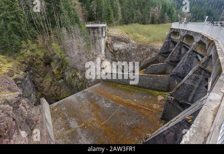 Glines Canyon Spillway, Reste des Glines Canyon Dam, erbaut im Jahre 1910, entfernt im Jahre 2012, Olympic National Park, Washington, USA Stockfoto