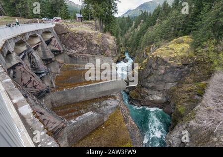 Glines Canyon Spillway, Reste des Glines Canyon Dam, erbaut im Jahre 1910, entfernt im Jahre 2012, Olympic National Park, Washington, USA Stockfoto