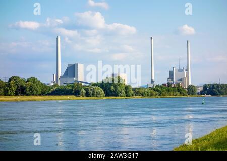 Dampfkraftwerk und Kohlekraftwerk Stockfoto