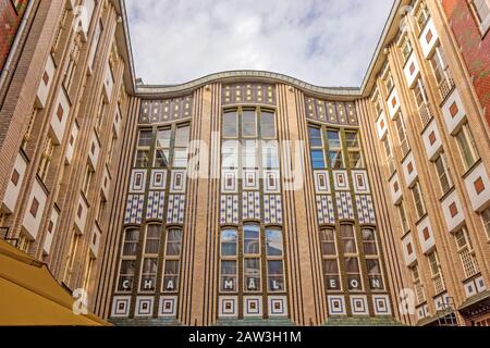 Berlin, Deutschland - 26. Oktober 2013: Außenansicht / Fassade des Camaeleon-Theaters. Ein Theater Anfang des 20. Jahrhunderts mit neuem Ballsaal, Bars und Resta Stockfoto