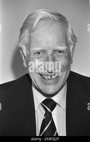 KNVB trifft sich zu Werbefragen im Fußballstadion D. Stoop (KNVB) Datum: 3. August 1981 Personenname: Stoop, Dingeman, Stoop, Dé Institution Name: KNVB Stockfoto