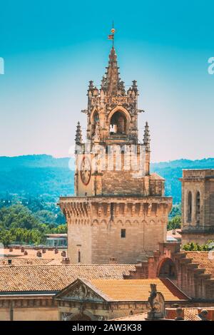 Avignon, Provence, Frankreich. Alter Uhrturm Jaquemart in Avignon, Provence, Frankreich Stockfoto