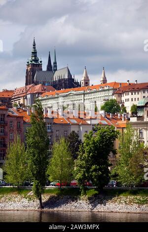 Blick auf die Prager Burg und den Veitsdom Stockfoto