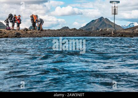 Überqueren Von Knee Deep Rivers Stockfoto
