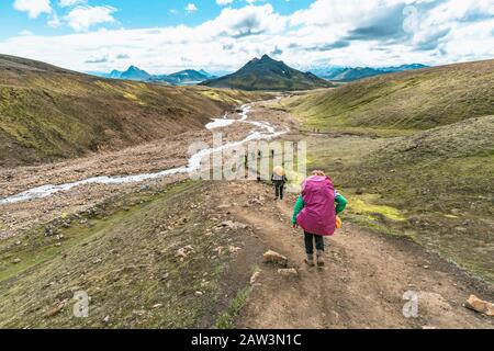 Rucksackreisen in Alftavatn Valley Stockfoto