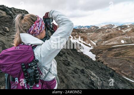 Fotografin Bei Landmannalaugar Stockfoto