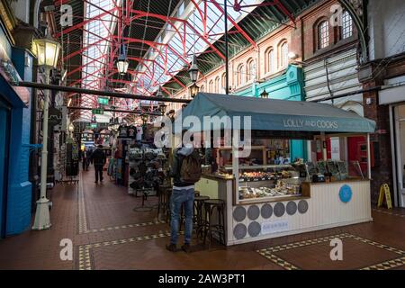 Dublin, Irland - 29. Januar 2020: George's Street Arcade ist ein Einkaufszentrum an der South Great George's Street in Dublin. Es ist ein rotes viktorianisches Gebäude Stockfoto