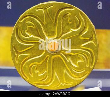 Ägypten, Kairo, Ägyptisches Museum, Hauptbild eines diadem aus dem Alten Reich: Papyrus Blumen, mit einem Zentrum in karnelischem. Stockfoto