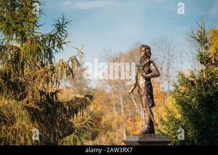 Kosava, Weißrussland. Statue in der Nähe des Gedenkmuseums - Anwesen Tadeusz Kosciuszko. Berühmtes Historisches Landmark-Haus Von Andrew Thaddäus Bonaventure Kosci Stockfoto