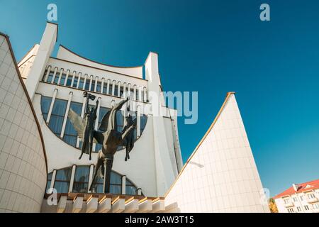 Grodno, Weißrussland. Grodno Regional Drama Theatre In Sunny Autumn Day. Stockfoto