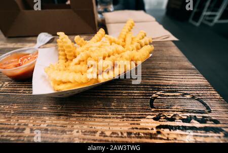 Knusprige Pommes Frites bei Shake Shack in JFK Airport Stockfoto