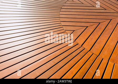 Hintergrund einer lackierten und polierten braunen Brettern. Stockfoto