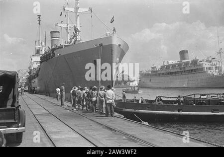 Abfahrt Wassermann Priok. Am 14. Mai 1948 zog der Waterman mit den OVW-Battalions 1-2 1-11 RI und RI in die Heimat. Datum: 14.Mai 1948 Ort: Indonesien, Niederländische Ostindien, Tanjung Priok Stockfoto