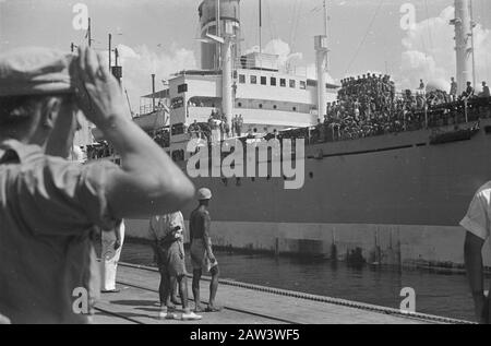 Abfahrt Wassermann Priok. Am 14. Mai 1948 zog der Waterman mit den OVW-Battalions 1-2 1-11 RI und RI in die Heimat. Datum: 14.Mai 1948 Ort: Indonesien, Niederländische Ostindien, Tanjung Priok Stockfoto