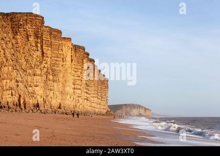 Die dramatischen Klippen an der West Bay an der Dorset Küste Stockfoto