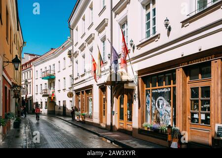 Vilnius, Litauen - 5. Juli 2016: Hotel Centro Kubas In Der Geschwungenen Stikliu-StraSse Der Altstadt Im Sommer Sunny Day. Stockfoto