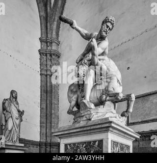 Statuen in der Galerie der offenen Skulpturen von Loggia dei Lanzi an der Piazza della Signoria; Florenz; Toskana; Italien Stockfoto