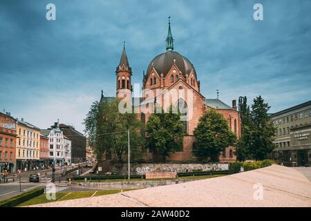 Oslo, Norwegen - 24. Juni 2019: Trefoldighetskirken - Holy Trinity Church in Akersgata Street. Sommertag. Stockfoto